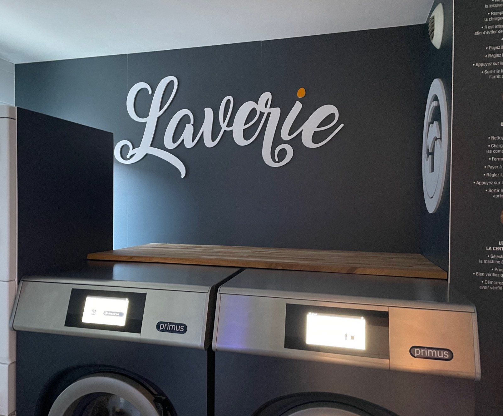 Laverie collective en résidence équipée de lave-linge professionnels Primus à Baillargues